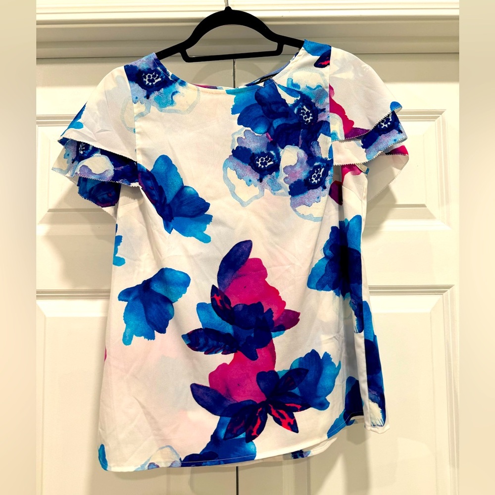Banana Republic short sleeve floral blouse, small